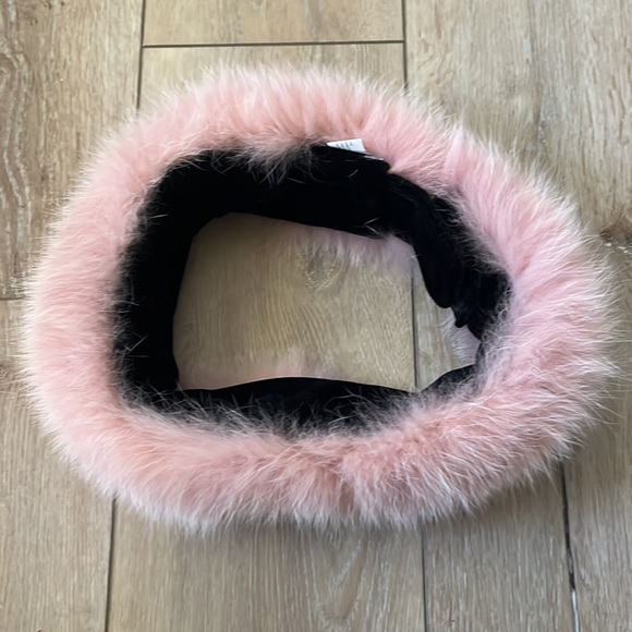OS Pink Fox Fur Infinity Scarf with Black Velvet Lining and Velcro Closure - Picture 2 of 6